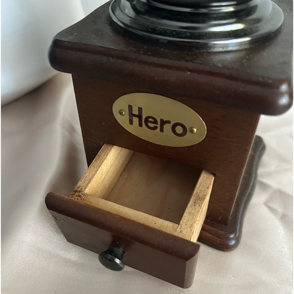 Classical Wooden Manual Coffee Bean Grinder - Picture 2 of 4